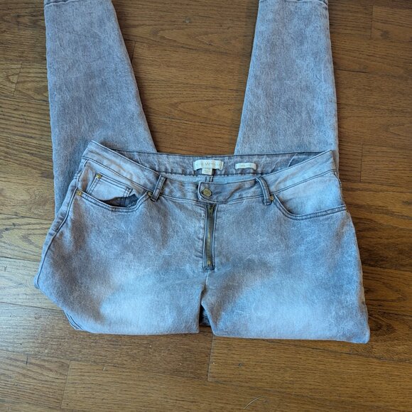 Nicki Minaj Mid rise light gray wash jeans - 11/12 - Picture 3 of 7